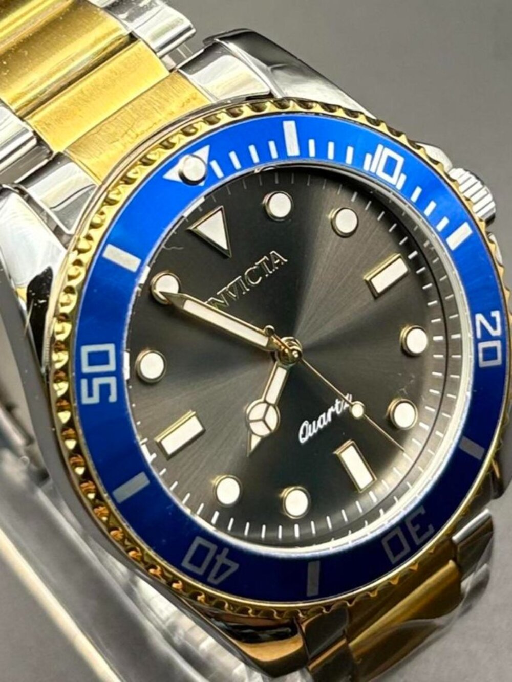 NEW Invicta 69399 Pro Diver 42mm Men’s Watch Blue Bezel Two Tone Gold Steel